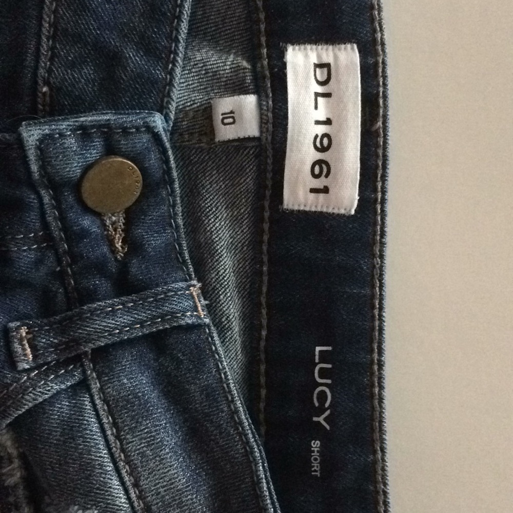 Shorts - Picture 3 of 4